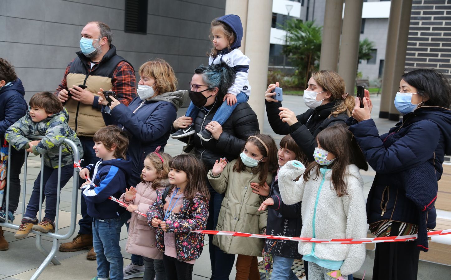 Fotos: La cabalgata de los Reyes Magos recorre las calles de Donostia
