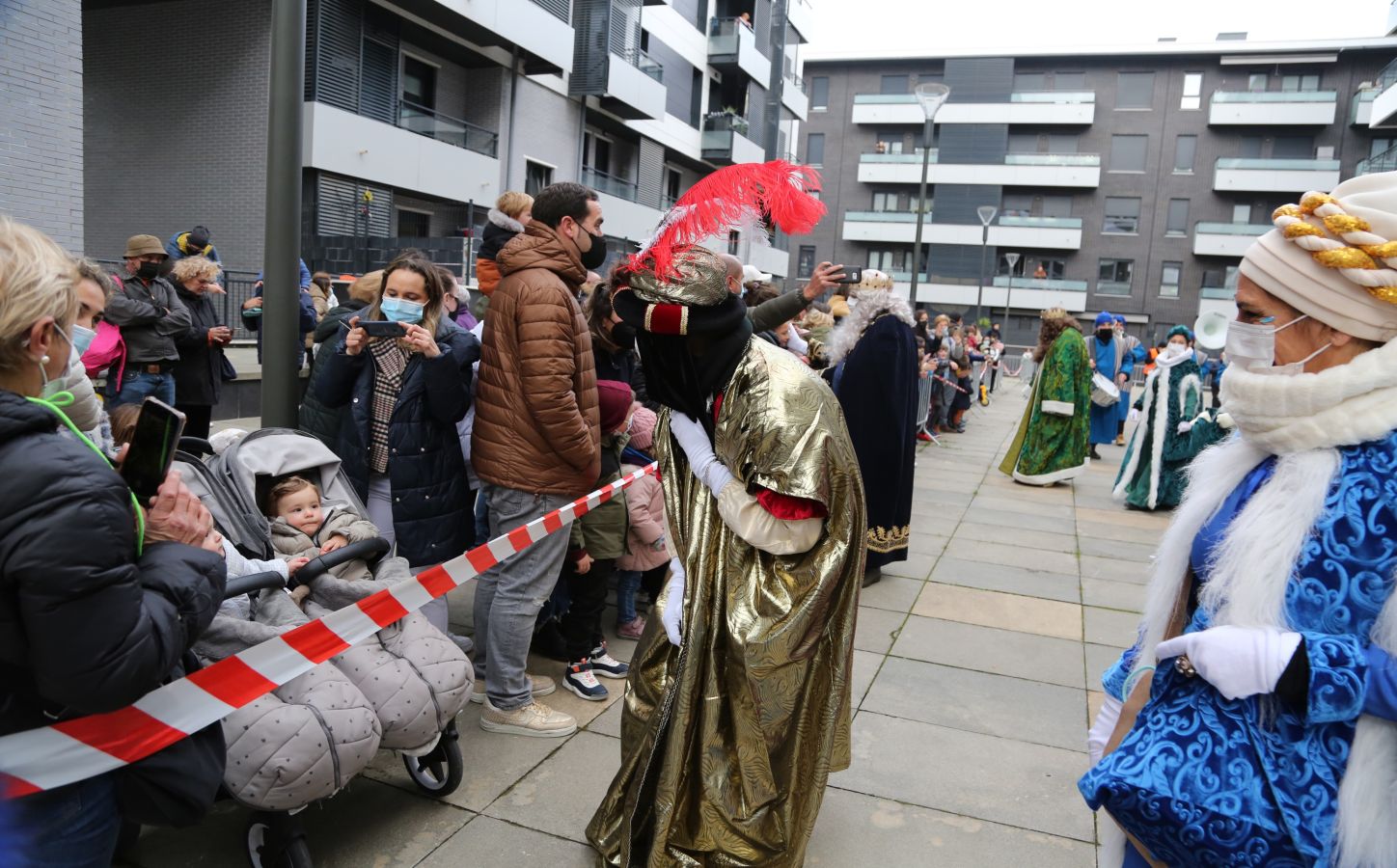Fotos: La cabalgata de los Reyes Magos recorre las calles de Donostia