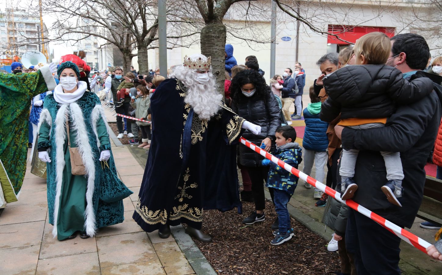 Fotos: La cabalgata de los Reyes Magos recorre las calles de Donostia
