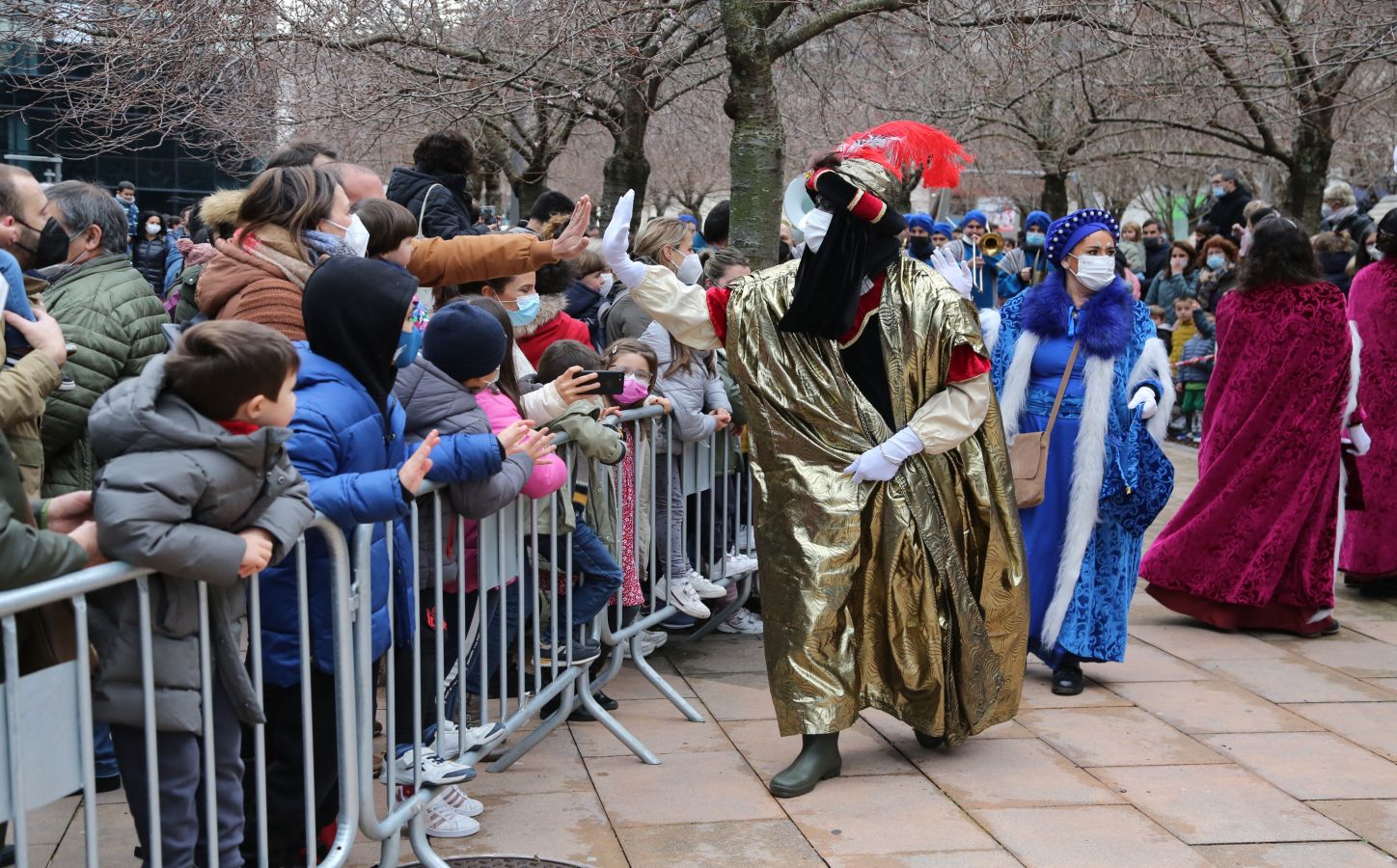 Fotos: La cabalgata de los Reyes Magos recorre las calles de Donostia