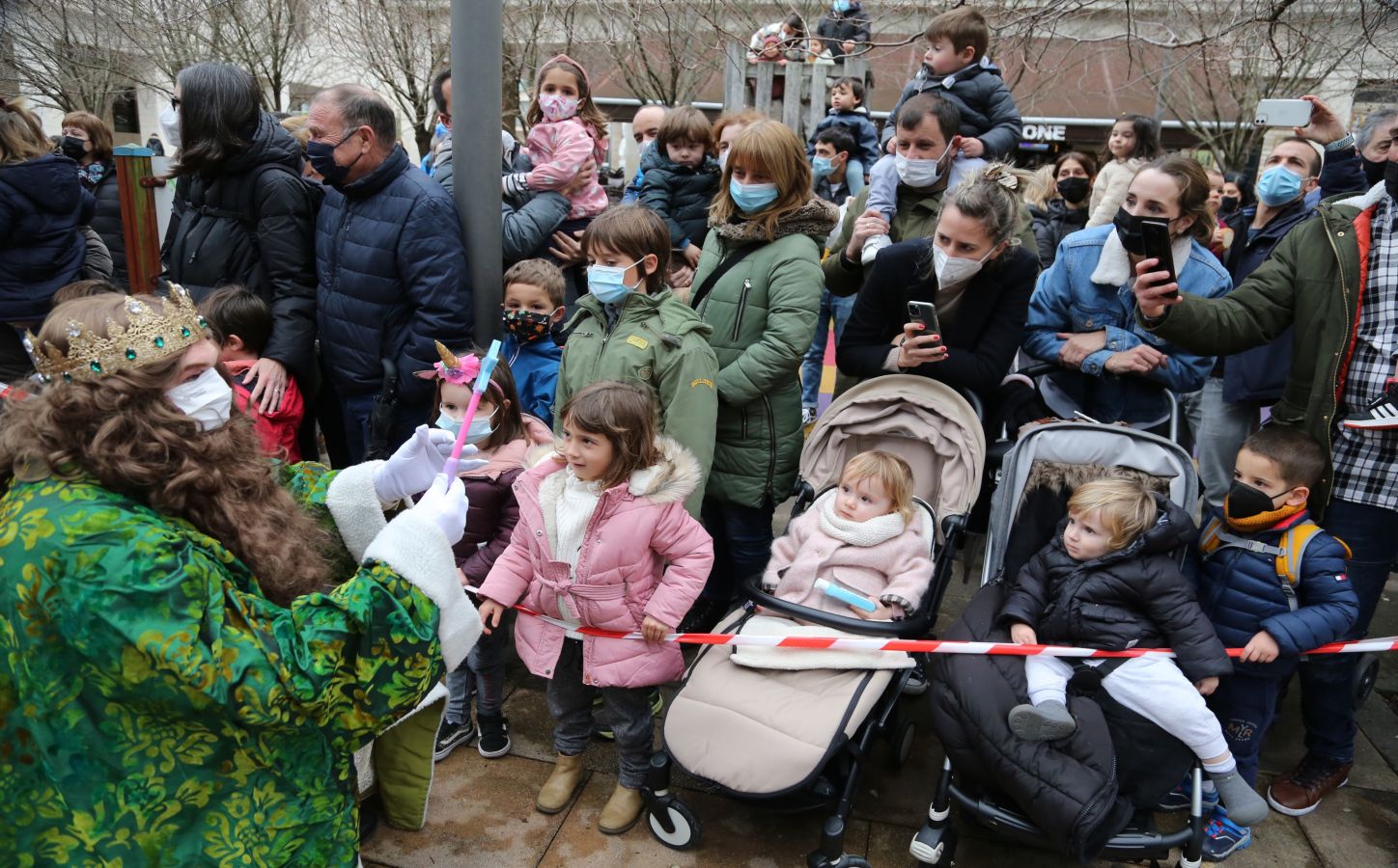 Fotos: La cabalgata de los Reyes Magos recorre las calles de Donostia
