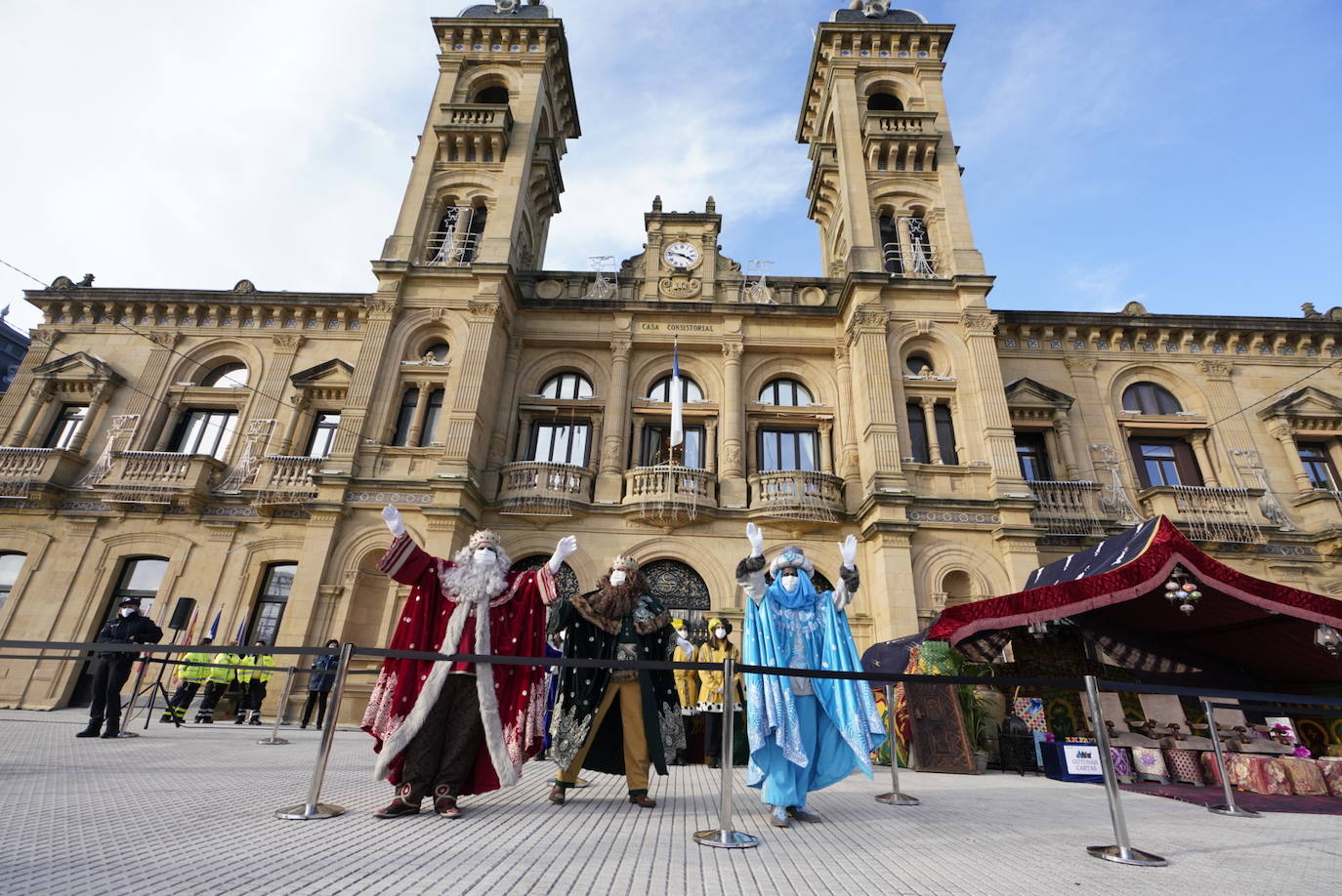Fotos: La cabalgata de los Reyes Magos recorre las calles de Donostia