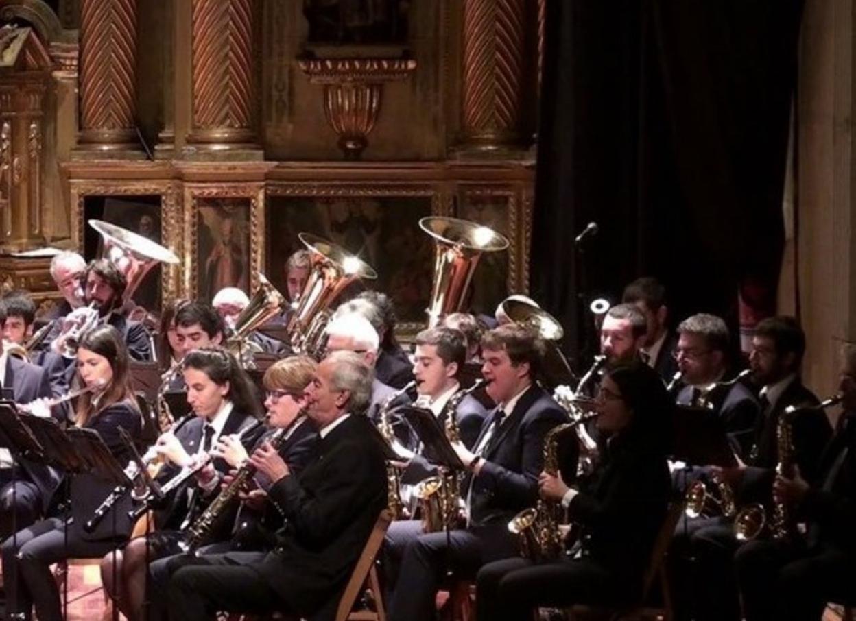 Uno de los conciertos celebrados en la localidad con la banda tocando al completo. 