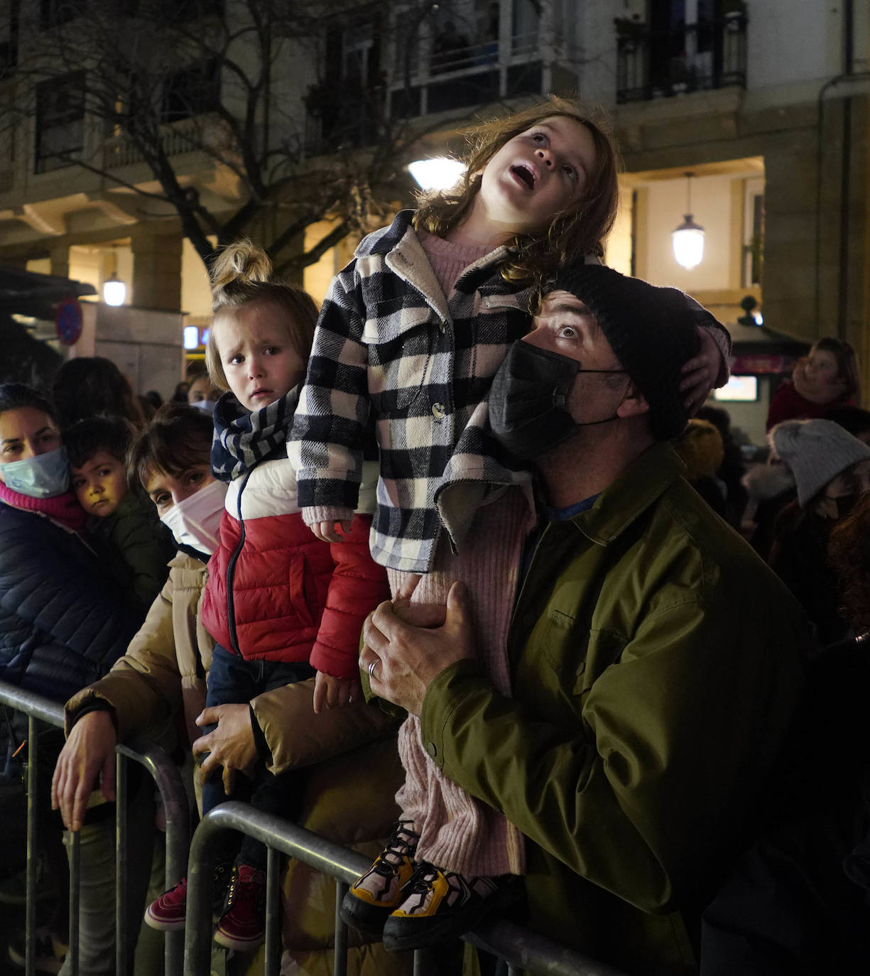 Fotos: La cabalgata de los Reyes Magos recorre las calles de Donostia