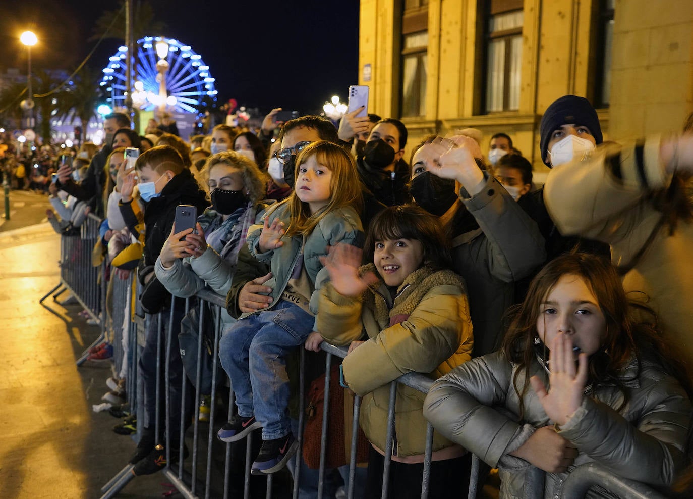 Fotos: La cabalgata de los Reyes Magos recorre las calles de Donostia