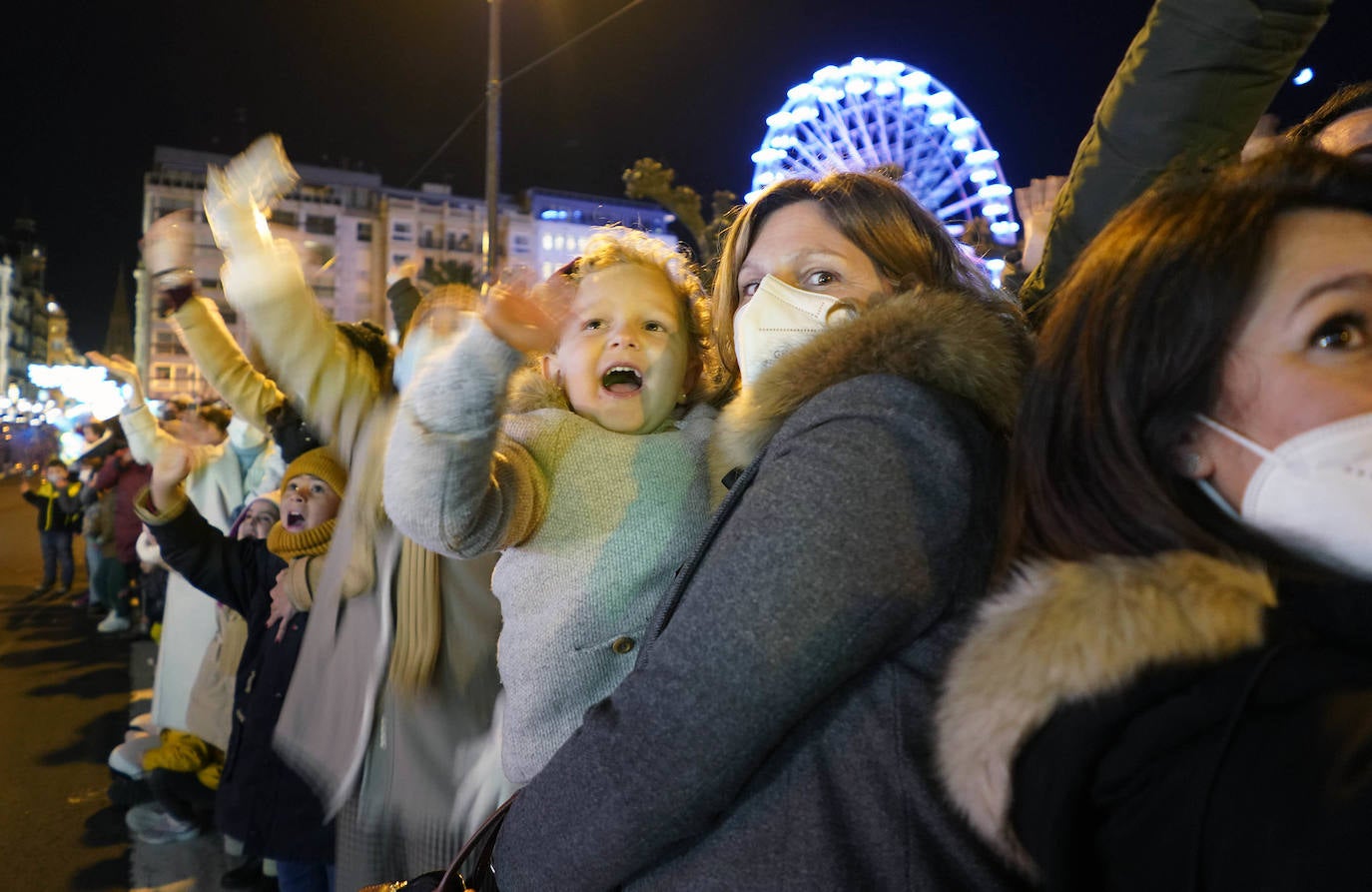 Fotos: La cabalgata de los Reyes Magos recorre las calles de Donostia