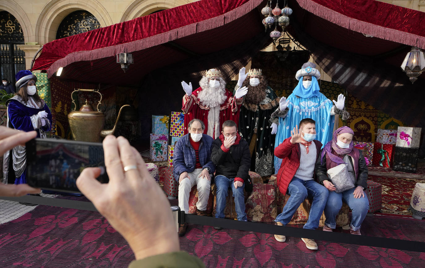 Fotos: El paso de los Reyes Magos por San Sebastián