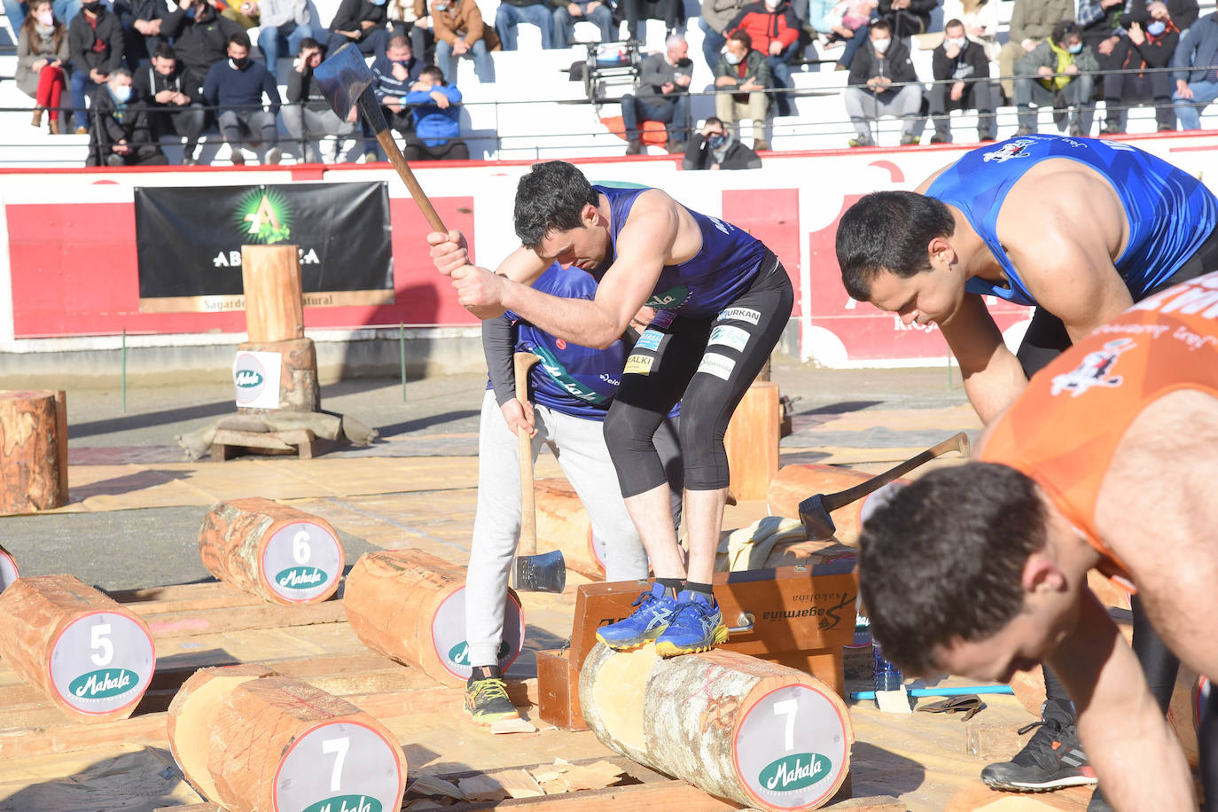 Fotos: Ugaitz Mugertza se hace con la txapela en la primera edición del Euskal Duatloia