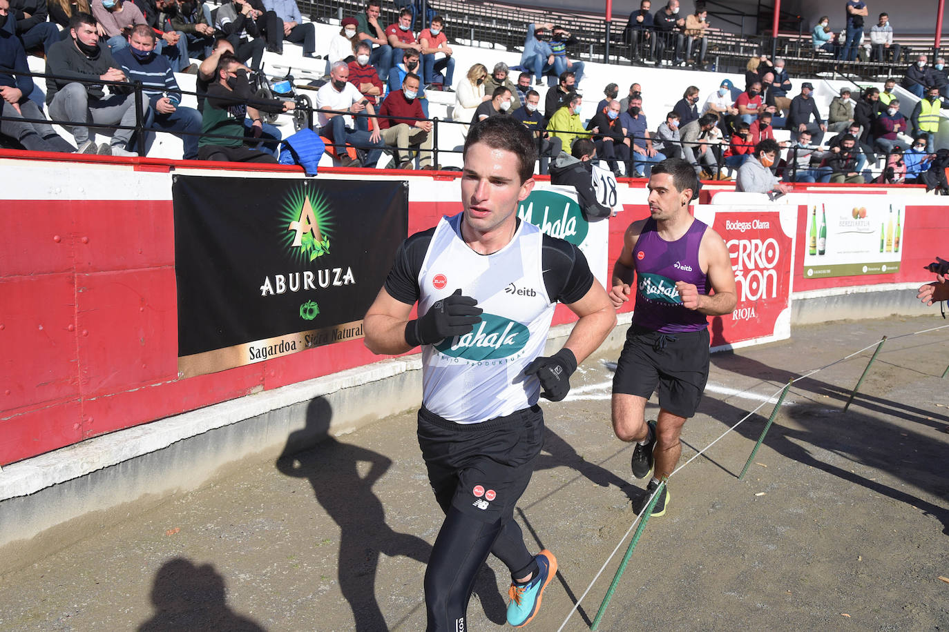 Fotos: Ugaitz Mugertza se hace con la txapela en la primera edición del Euskal Duatloia