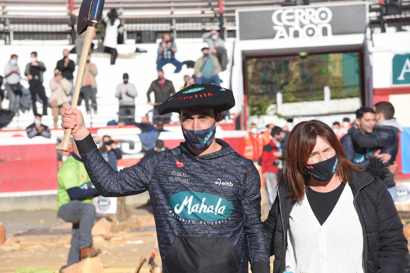 Fotos: Ugaitz Mugertza se hace con la txapela en la primera edición del Euskal Duatloia