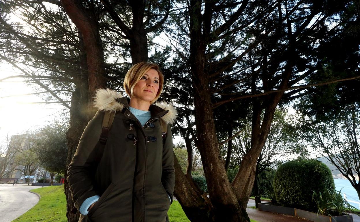Naiara Zamarreño, ayer en el parque de Errenteria que lleva el nombre de su padre. 