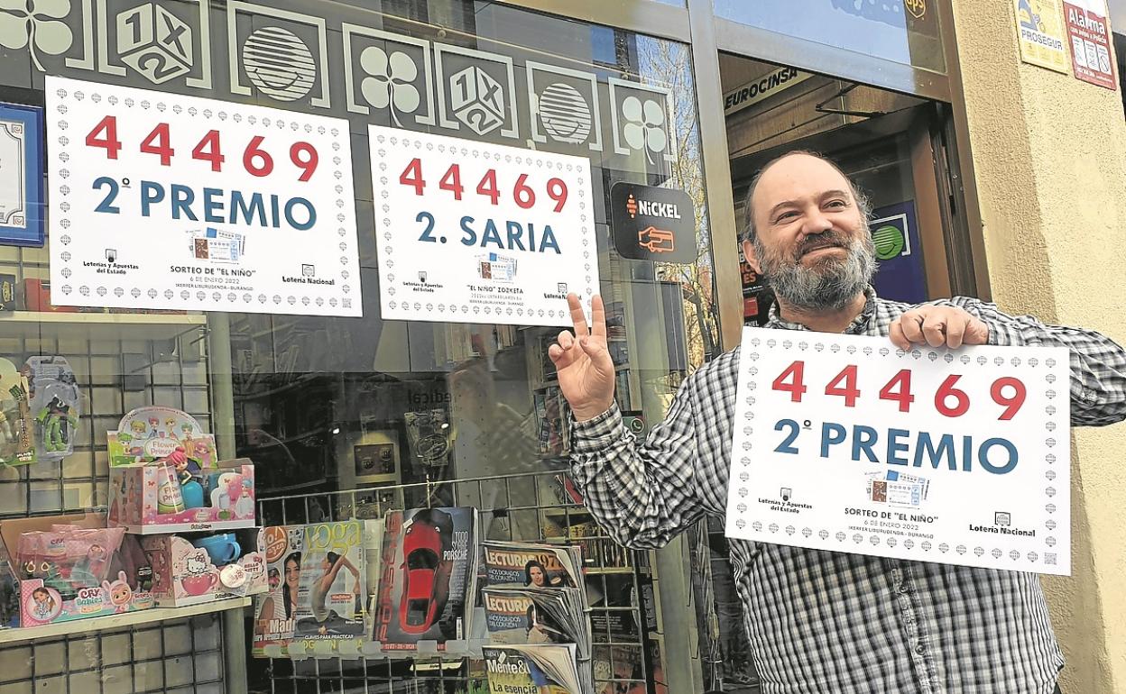 Fernando Revuelta vendió el único décimo premiado en Bizkaia.