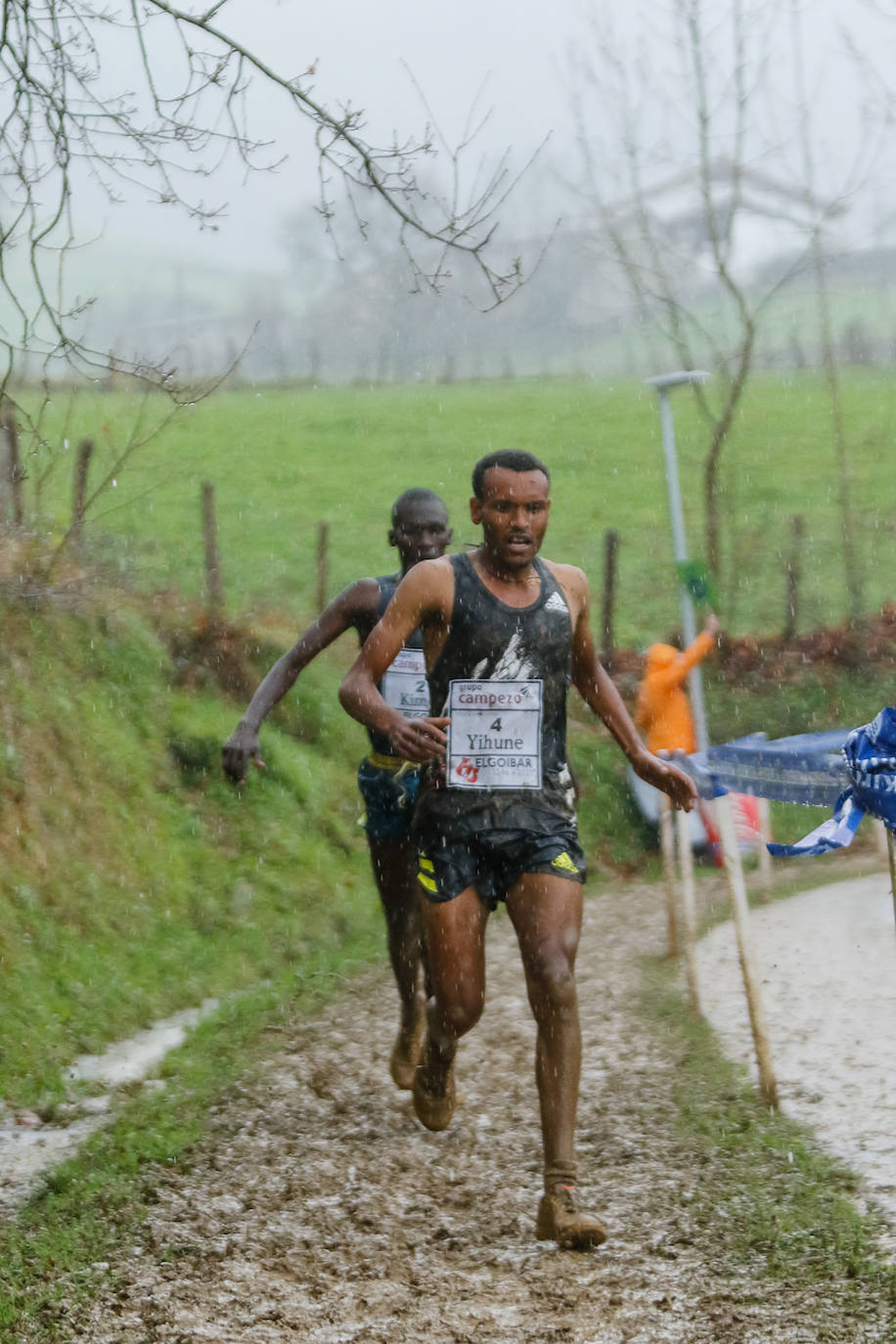 Fotos: Kenia impone su ley en un cross de Elgoibar para quitarse el sombrero