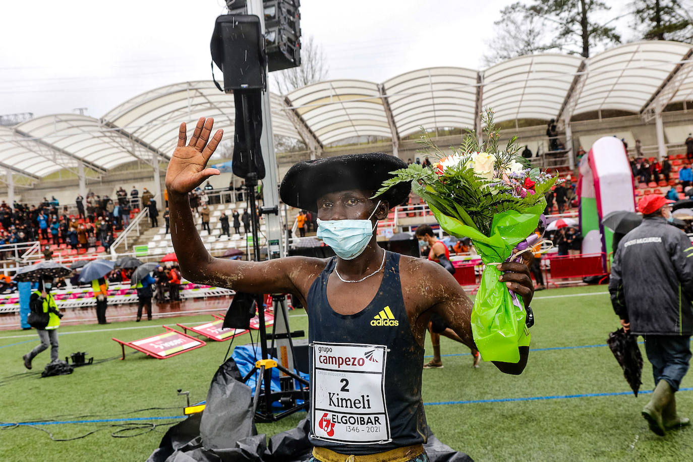 Fotos: Kenia impone su ley en un cross de Elgoibar para quitarse el sombrero