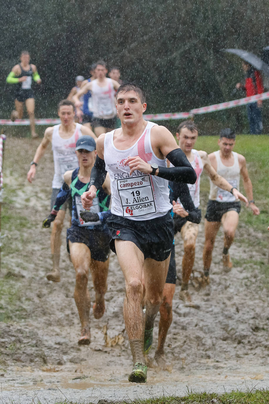 Fotos: Kenia impone su ley en un cross de Elgoibar para quitarse el sombrero