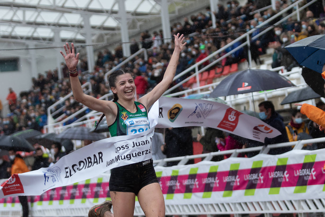 Fotos: Kenia impone su ley en un cross de Elgoibar para quitarse el sombrero