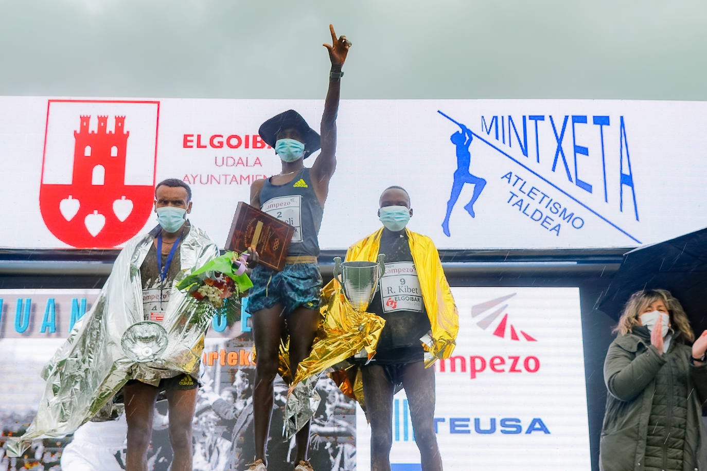 Fotos: Kenia impone su ley en un cross de Elgoibar para quitarse el sombrero