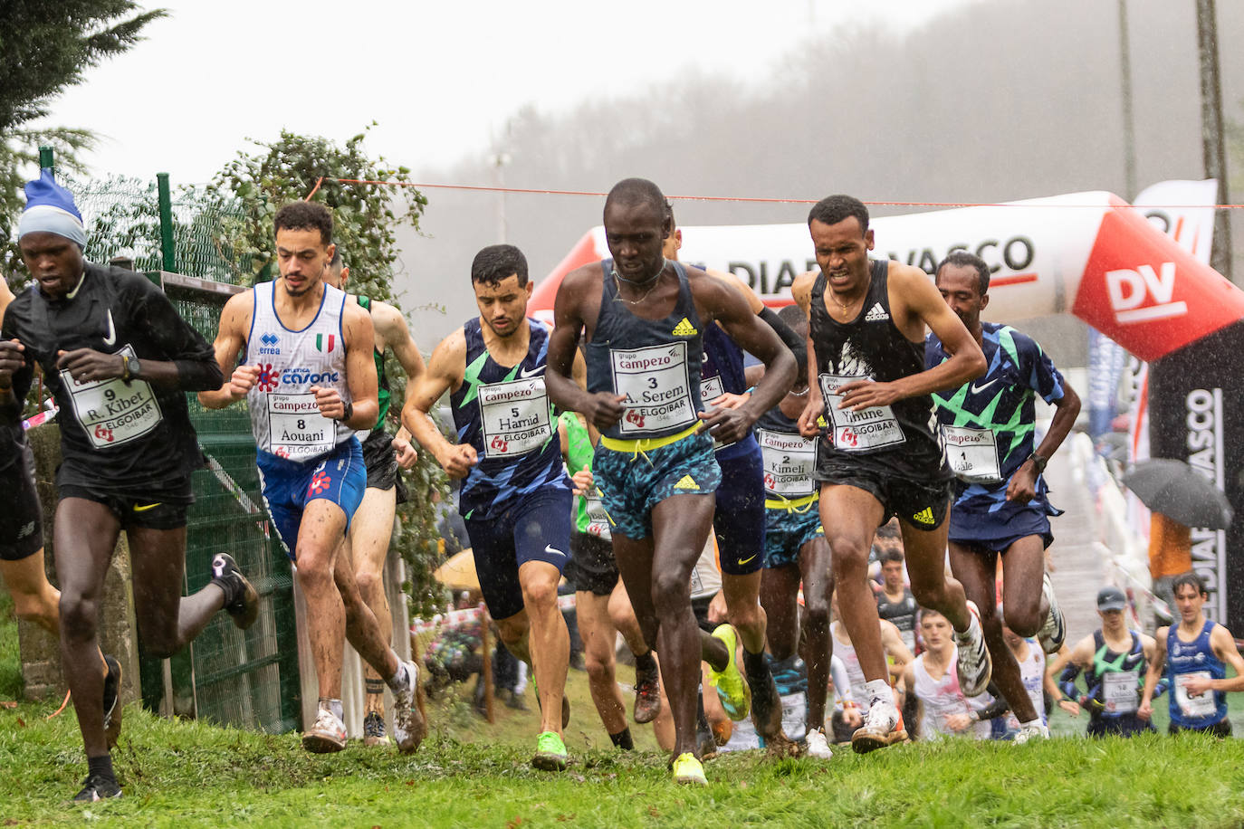Fotos: Kenia impone su ley en un cross de Elgoibar para quitarse el sombrero