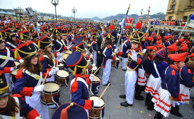 26 centros participarán en el desfile por barrios de la Tamborrada Infantil