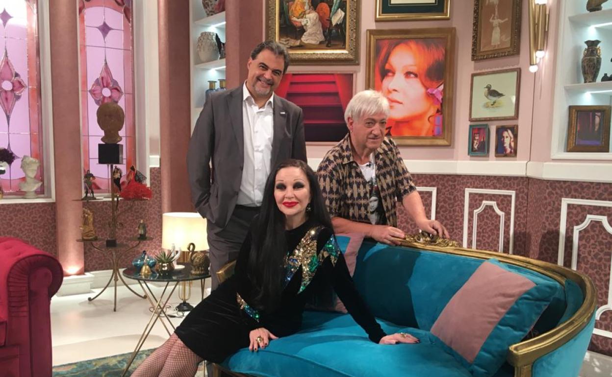 Ángel Pazos, Alaska y José Antonio Nielfa, 'La Otxoa', durante la grabación del programa 