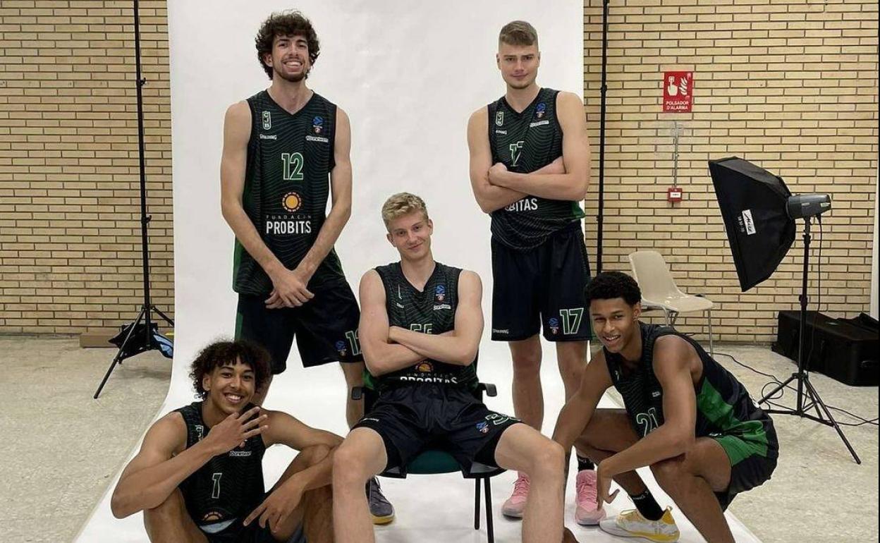 Kraag, Domenech, Maronka, Helmanis y Allen, con la camiseta del Joventut en la pretemporada.