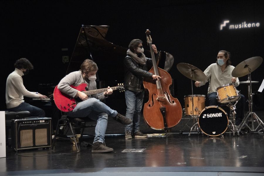 Fotos: Los alumnos de Musikene ‘rejuvenecen’ la marcha de Sarriegi