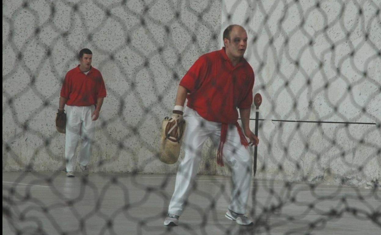 Uno de los partidos de paxaka. 