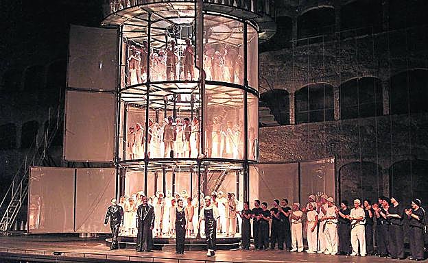 Imagen del trabajo contemporáneo del Orfeón Donostiarra, con su emblemática participación en el festival de Salzburgo en 1999. 
