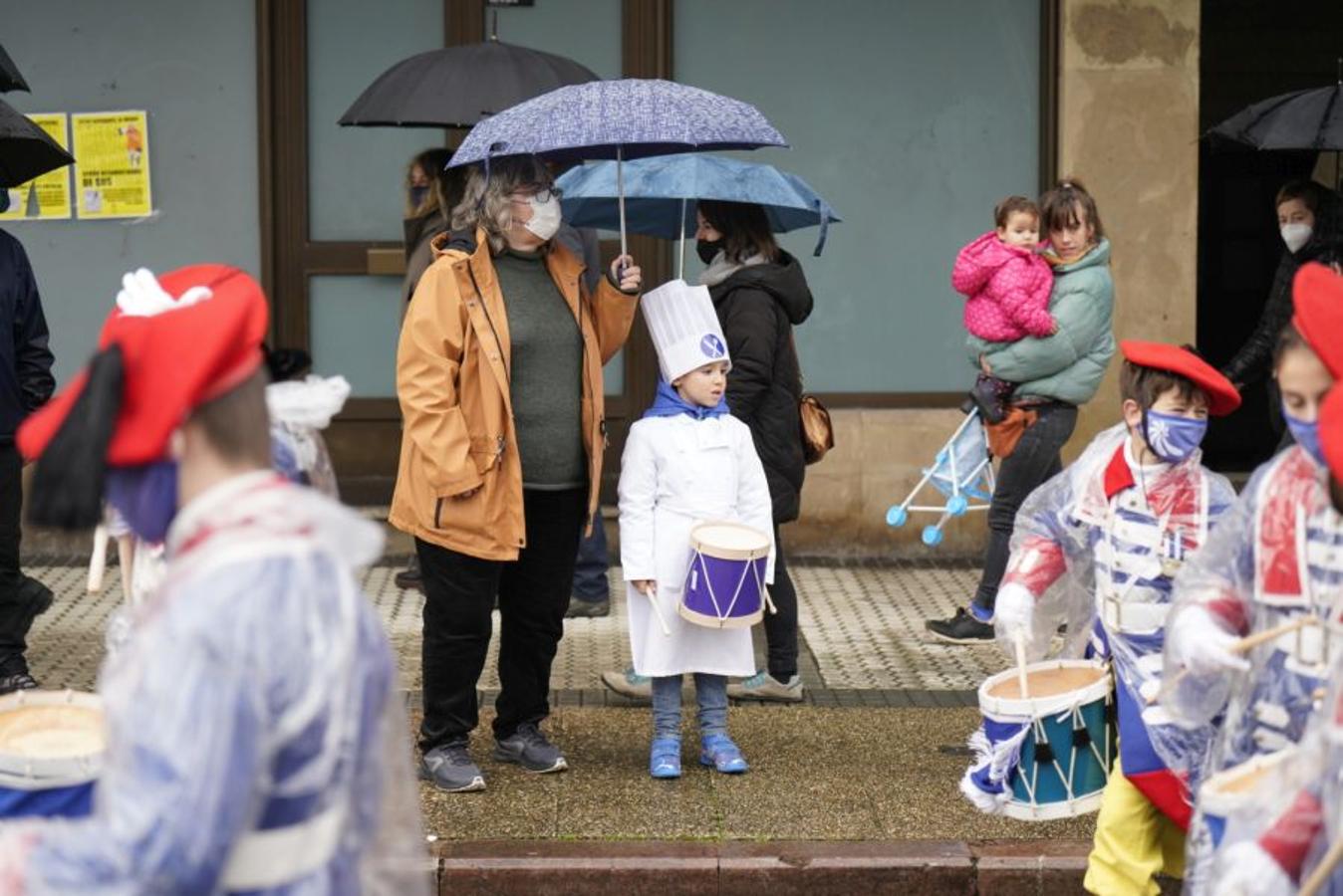 También ha habido tamborreros entre el público que ha disfrutado del recorrido de 1.600 metros 