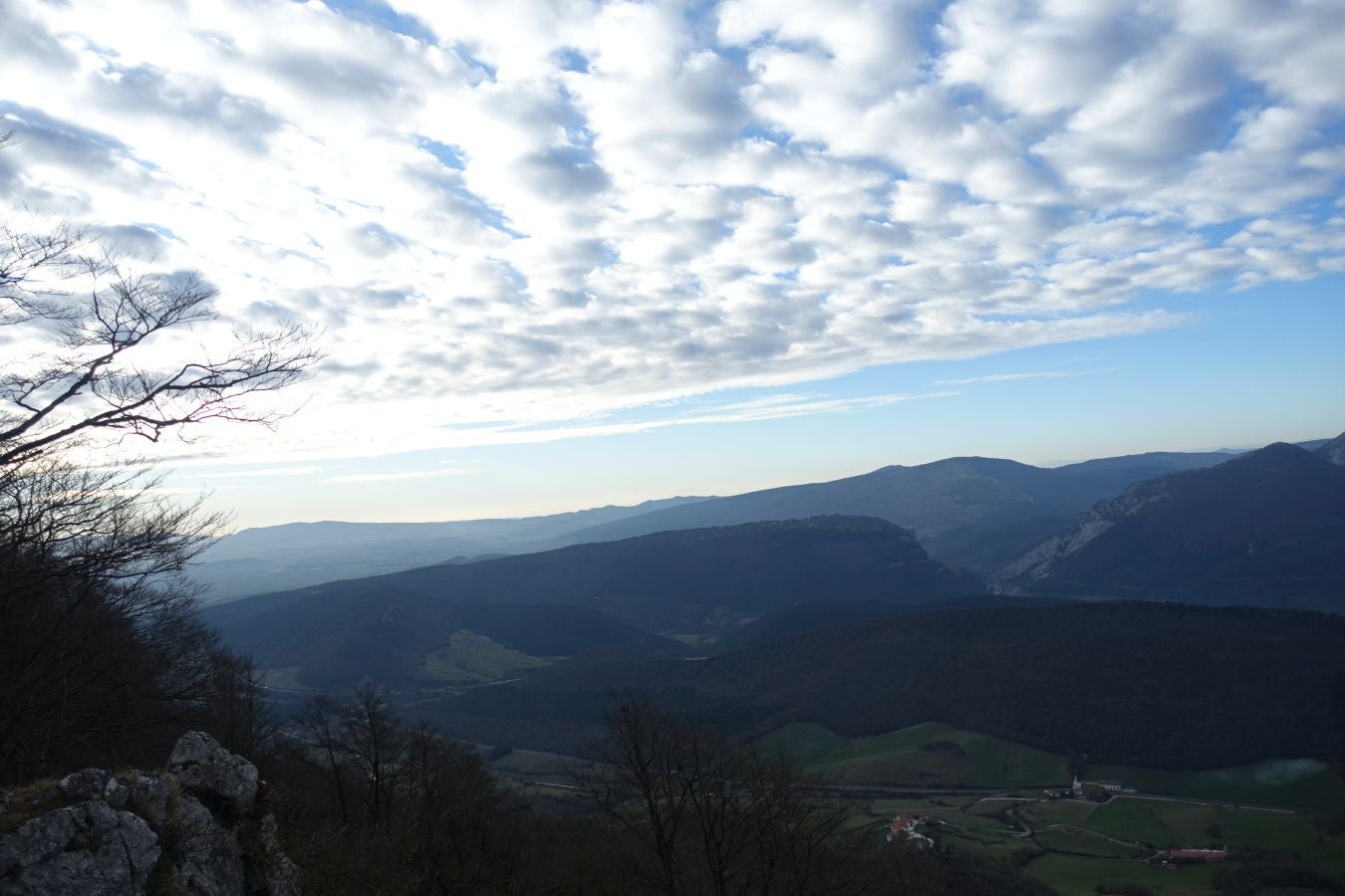 Fotos: Erga, con vistas a los Pirineos