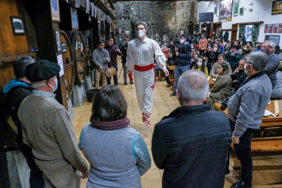 Fotos: Apertura de txotx en la sidrería Ola de Meaka