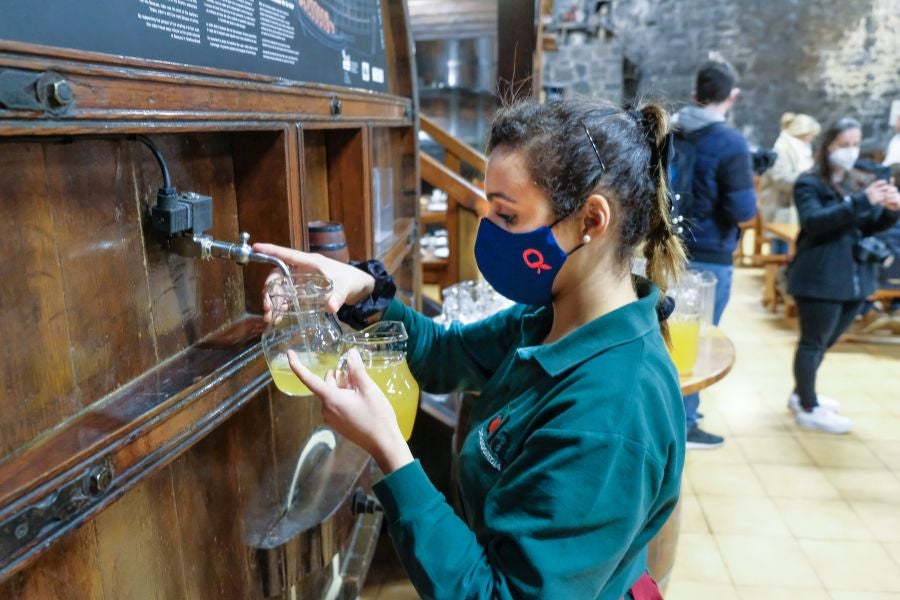 Fotos: Apertura de txotx en la sidrería Ola de Meaka