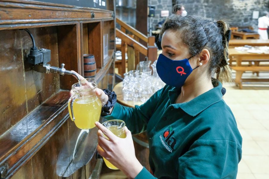 Fotos: Apertura de txotx en la sidrería Ola de Meaka