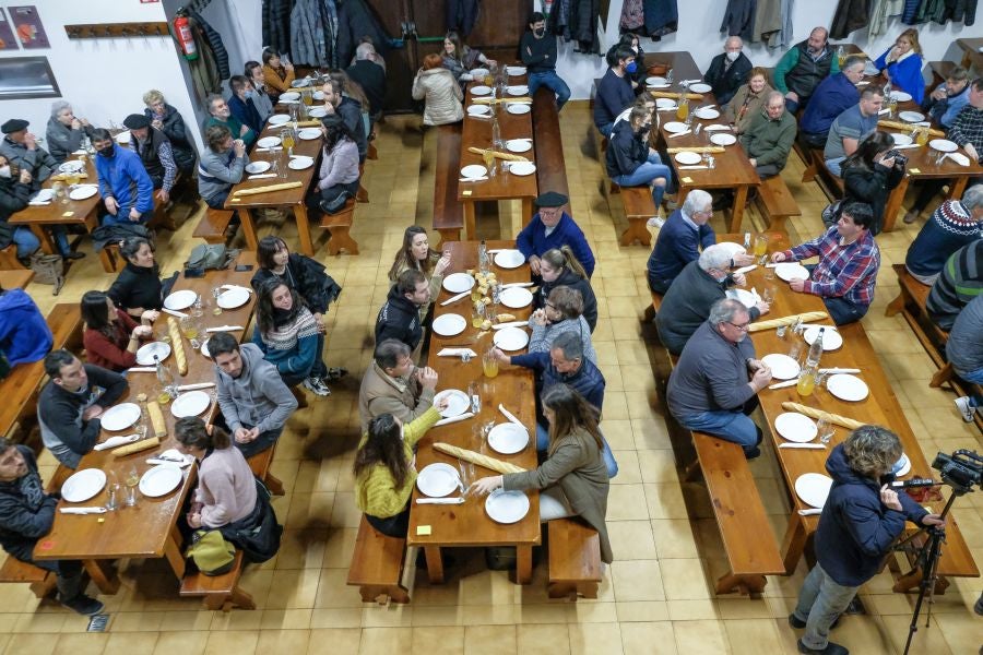 Fotos: Apertura de txotx en la sidrería Ola de Meaka