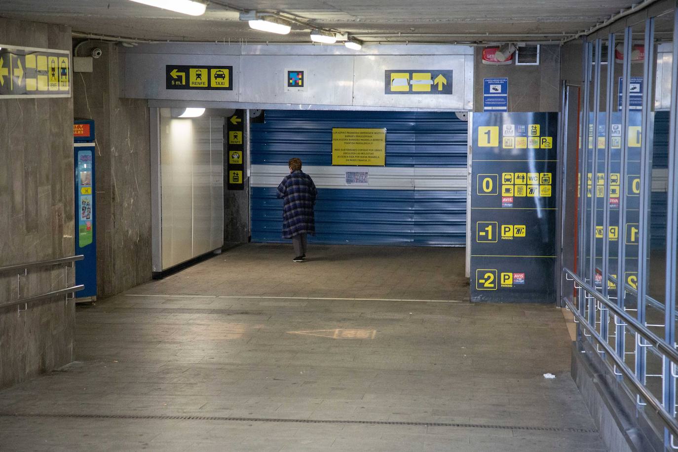 Fotos: Denuncian escasa seguridad de la estación de autobuses de Donostia