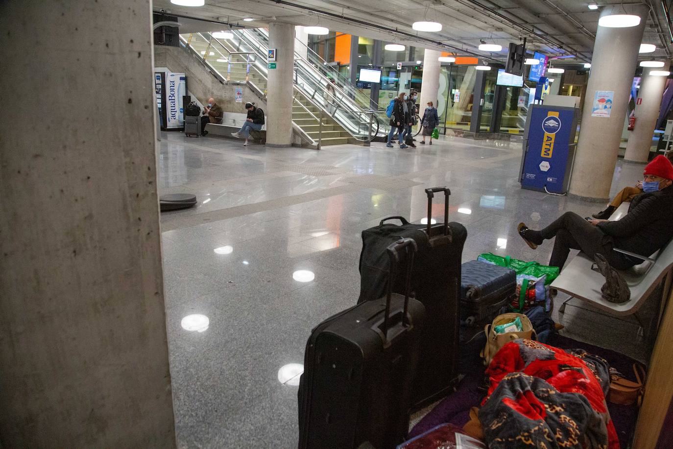 Fotos: Denuncian escasa seguridad de la estación de autobuses de Donostia