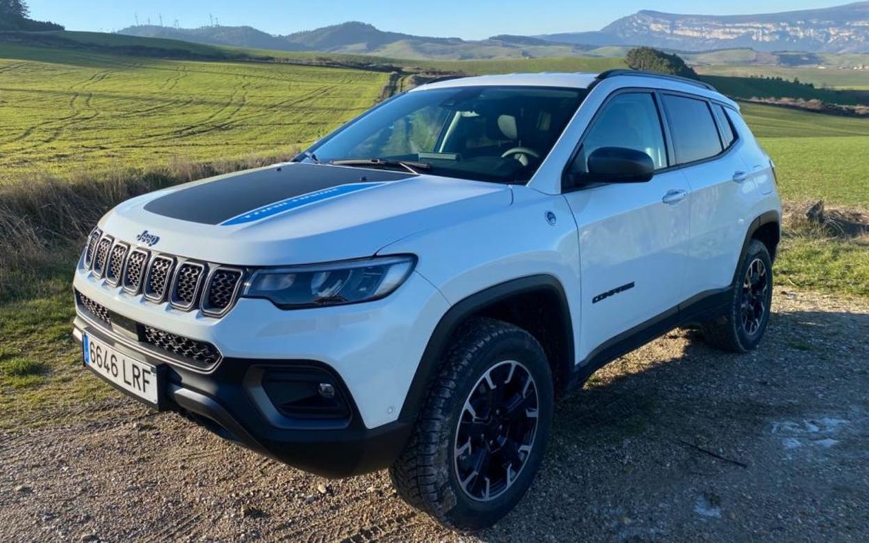 Jepp Compass 4XE, un titán 'off road' que también se electrifica sin perder su carácter