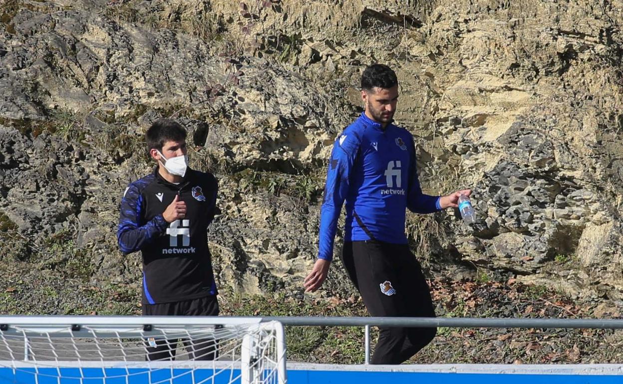 Merino se retira al vestuario tras ejercitarse en solitario ayer en Zubieta. 