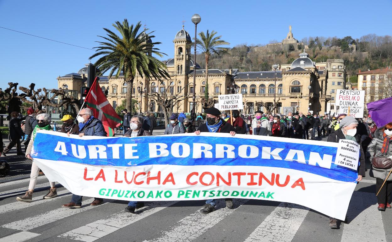 Movilización de los pensionistas donostiarras con motivo del cuarto aniversario el pasado 15 de enero.