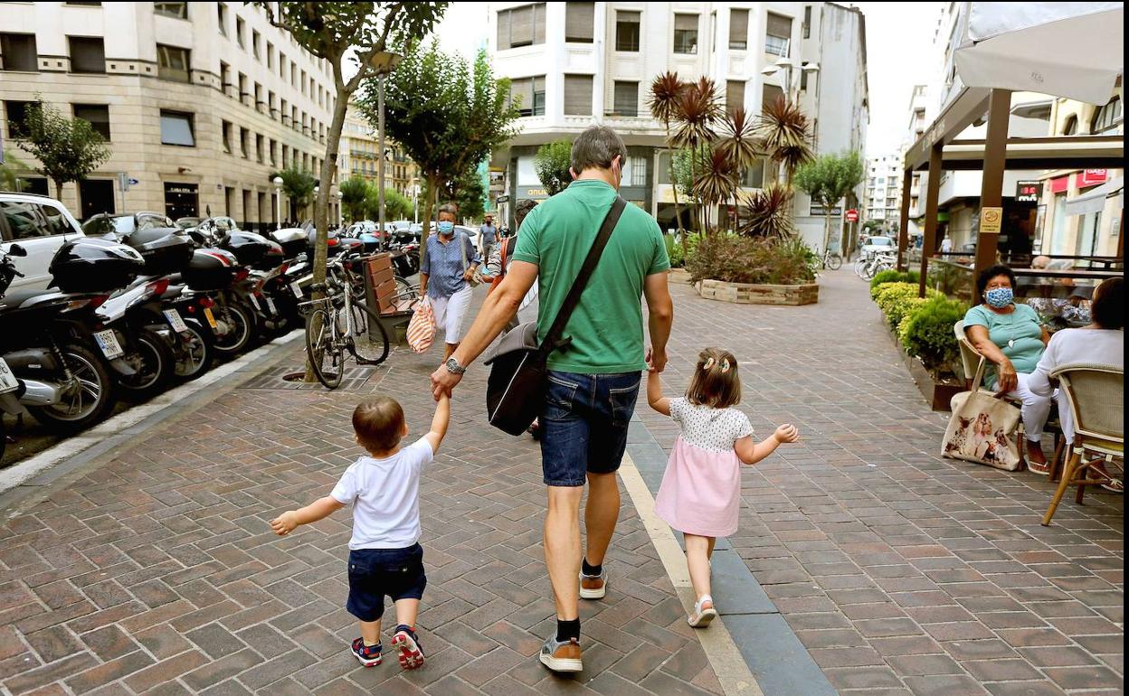 Los padres vascos son los que más excedencias cogen para cuidar de sus hijos en toda España
