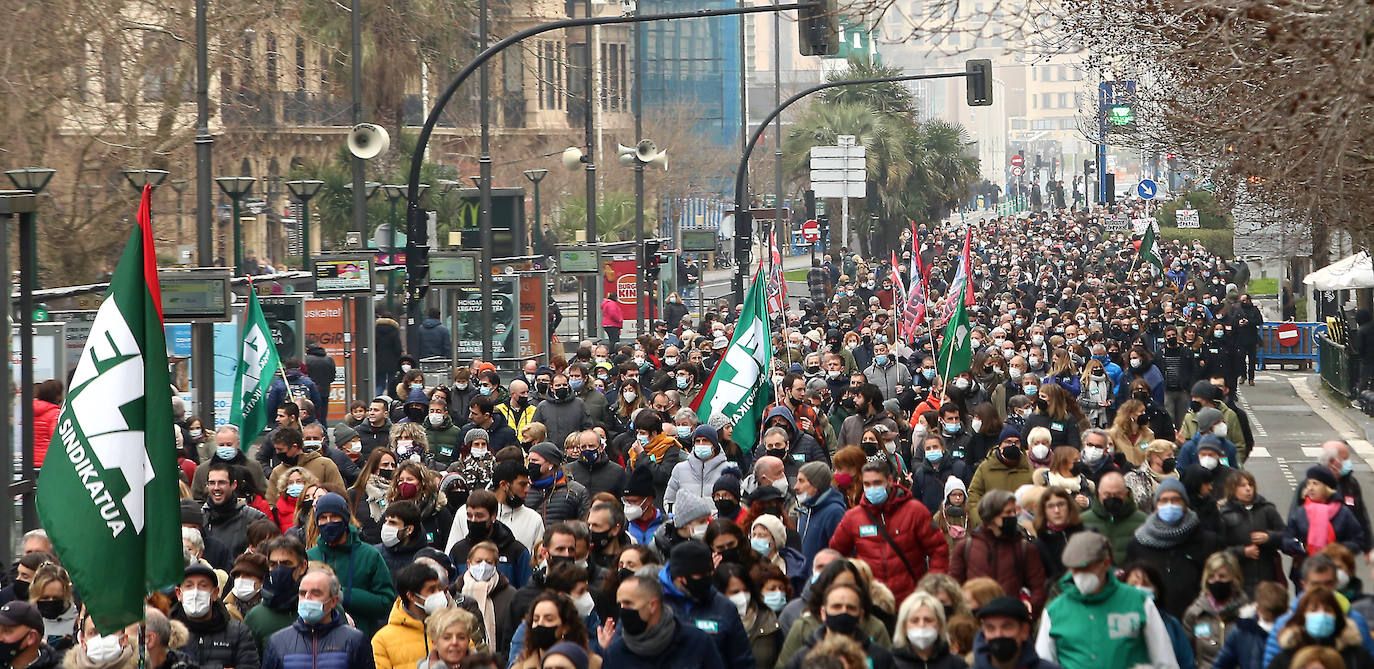 Fotos: Clamor en las capitales vascas en contra de la reforma laboral