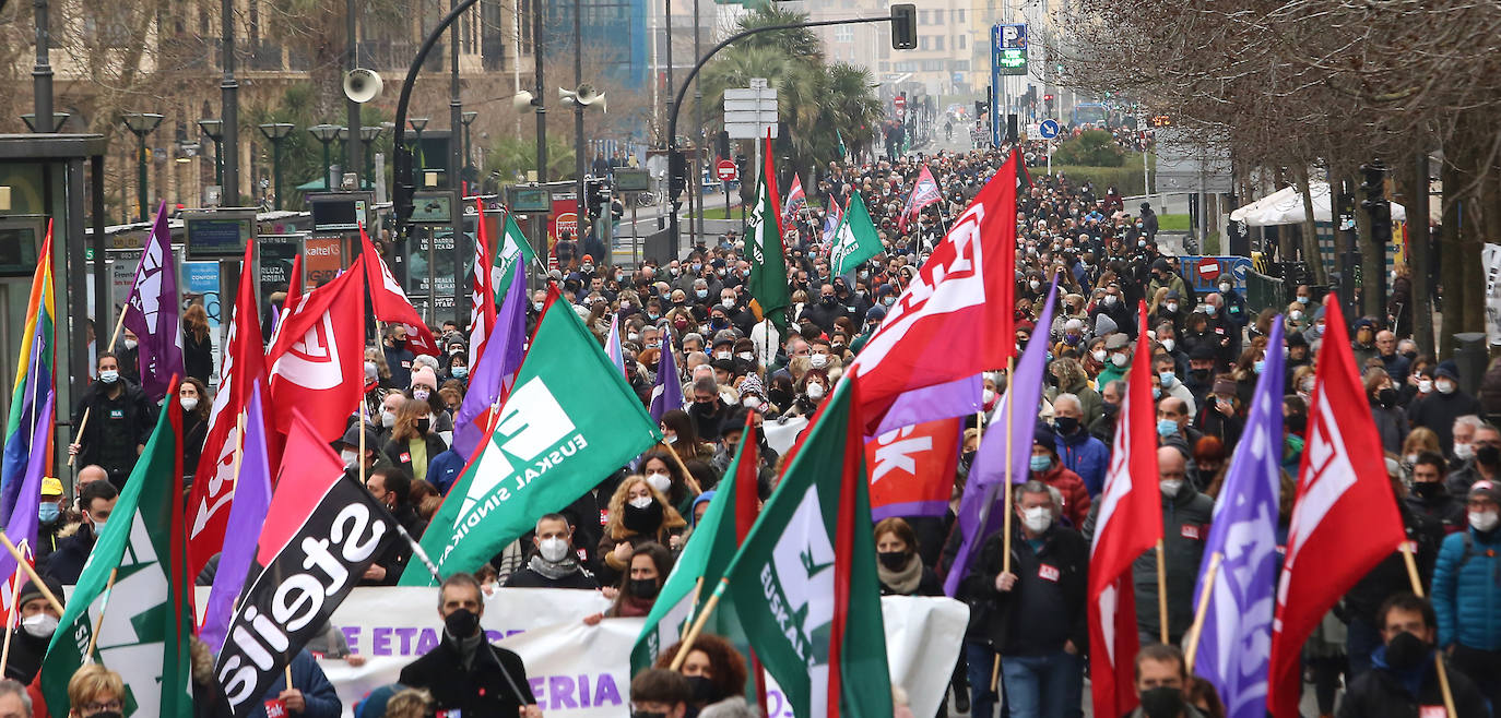 Fotos: Clamor en las capitales vascas en contra de la reforma laboral