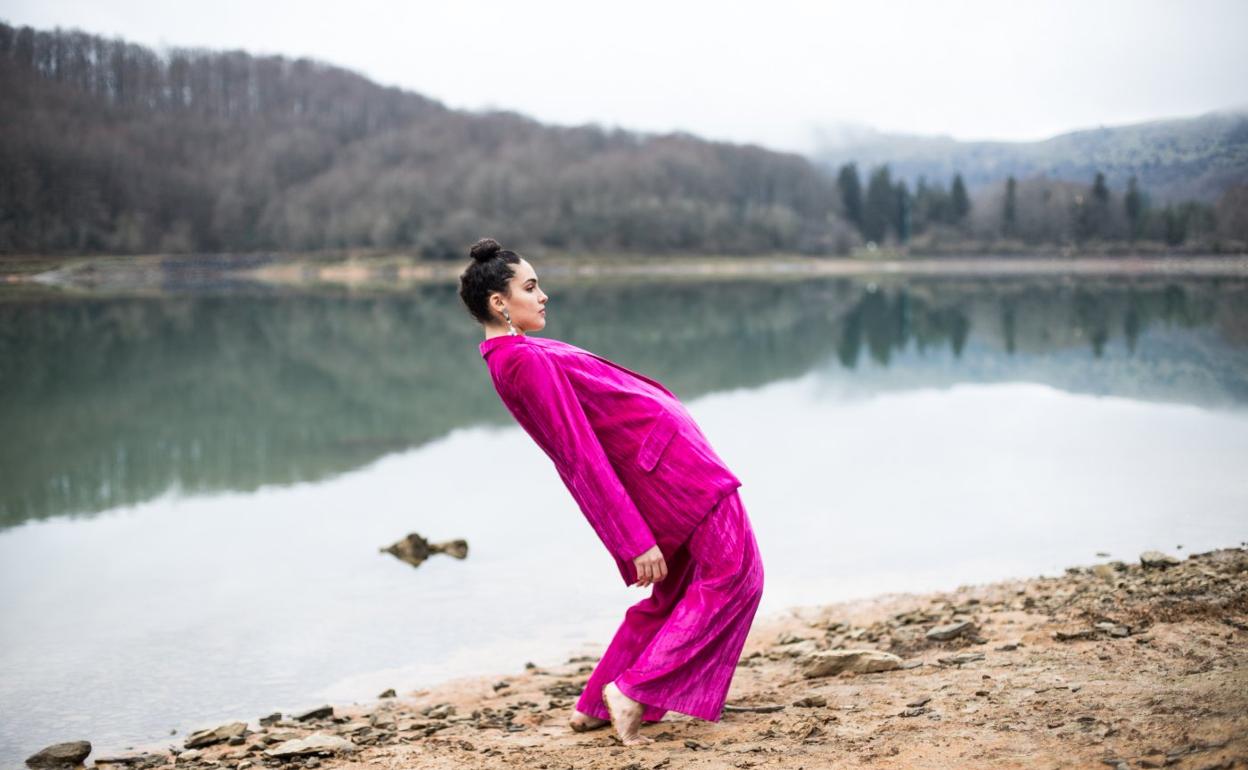 La bailarina tolosarra Amaia Elizaran en una de las imágenes promocionales de su nuevo espectáculo. 