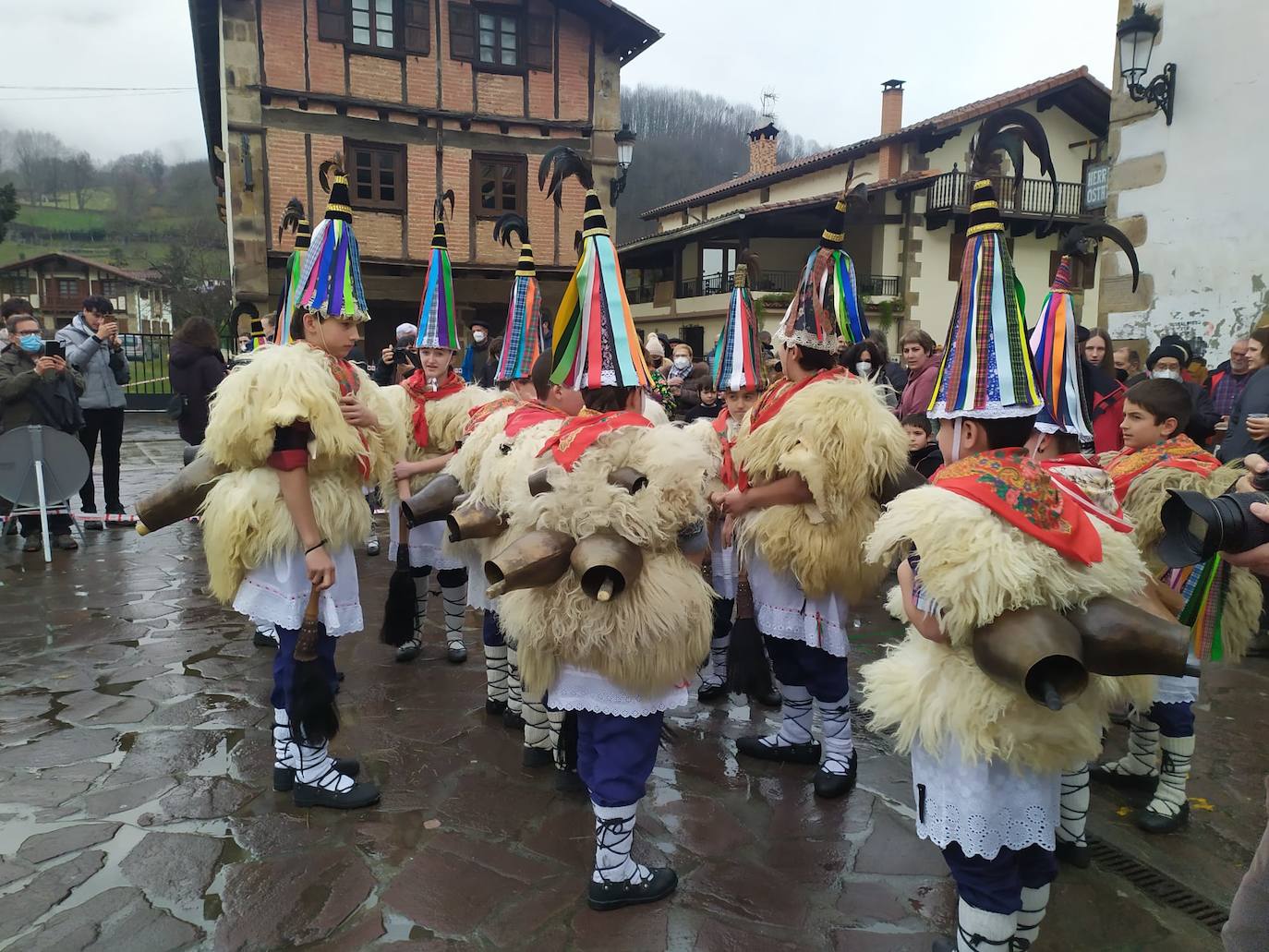 Fotos: Los joaldunak desfilan por Ituren y Zubieta