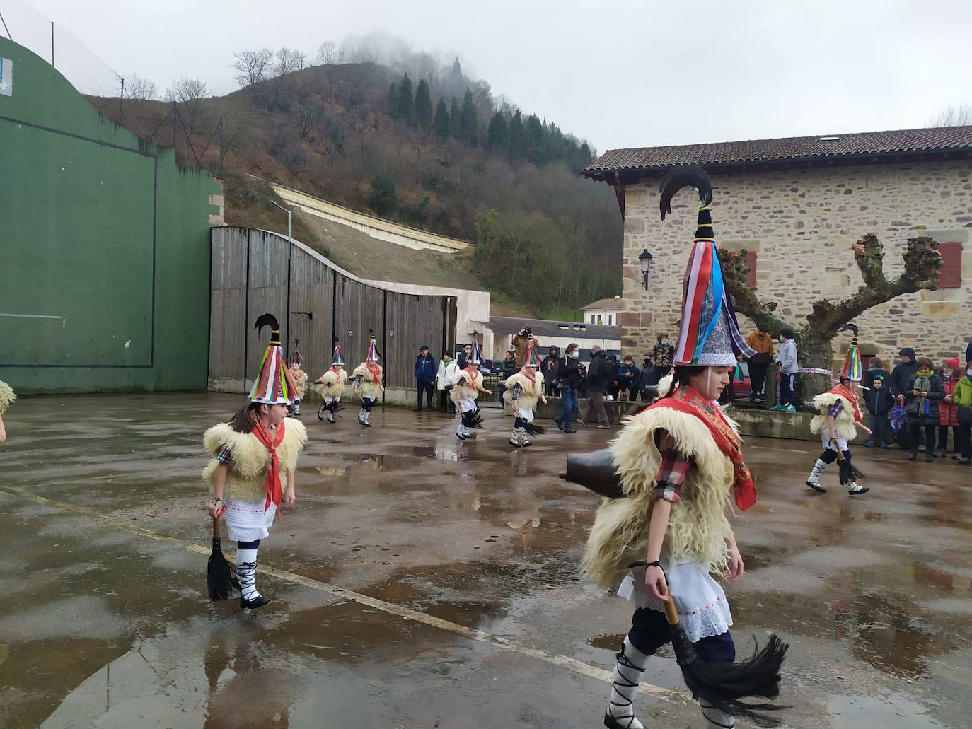 Fotos: Los joaldunak desfilan por Ituren y Zubieta