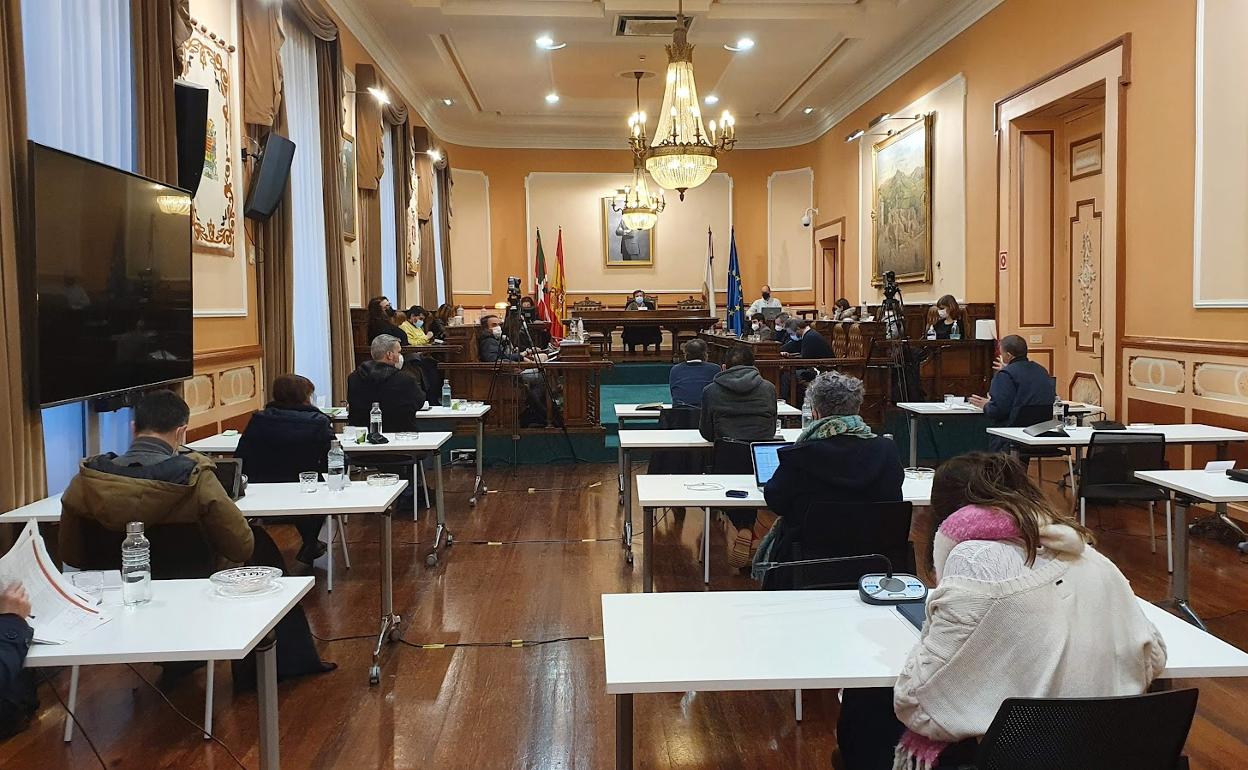 Sesion del pleno de presupuestos en el ayuntamiento de Irun. 