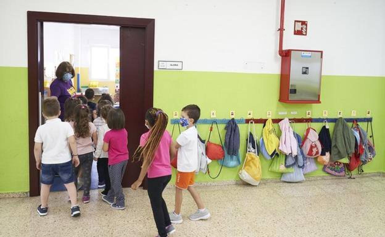 Esta semana Euskadi registra 48 aulas cerradas. 
