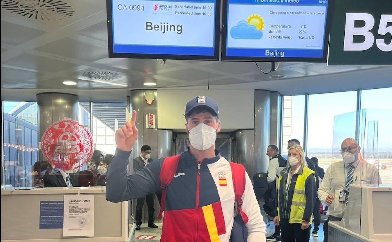 Lucas Eguibar, antes de tomar el vuelo que le llevó a China.