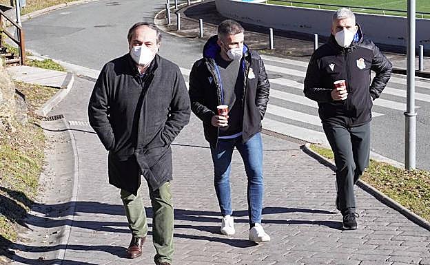 Jokin Aperribay arropa al equipo en el último entrenamiento antes de los cuartos de Copa