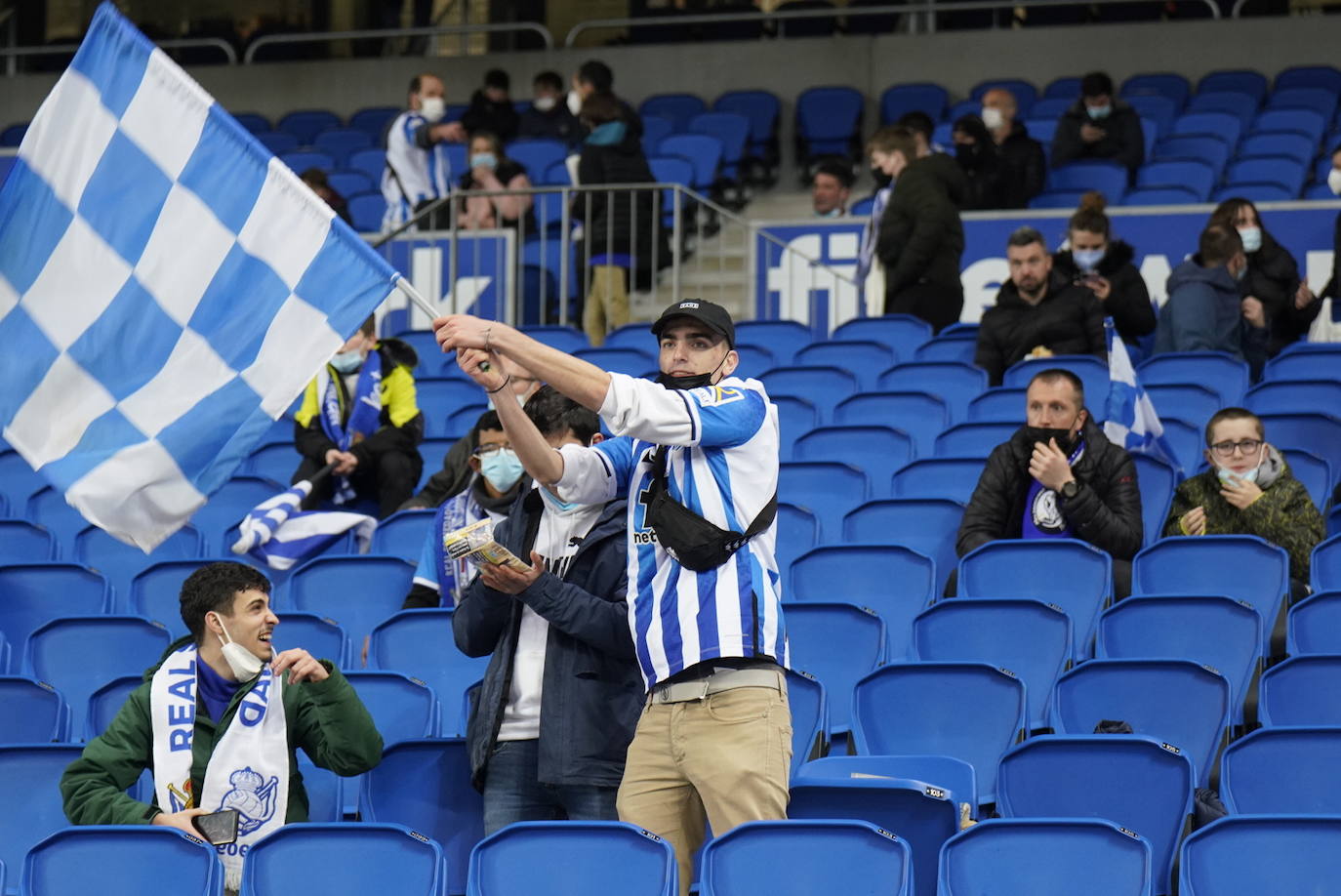 Fotos: ¿Has estado en Anoeta? Búscate en las gradas del Real Sociedad - Betis